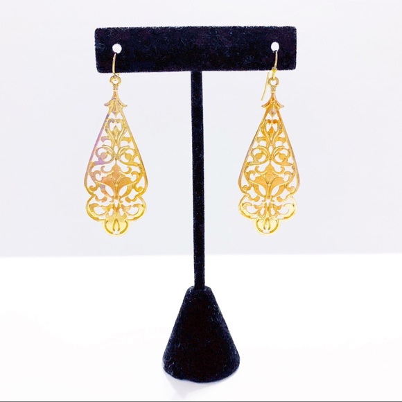 Gold tone damask drop earrings - Picture 2 of 8